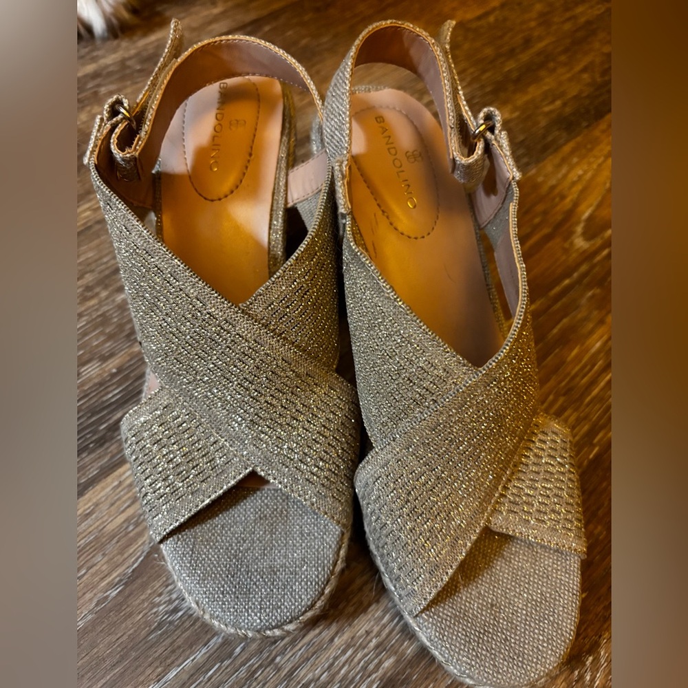 Bandolino Women's sandals shimmering Gold Wedges 7.5 M - Picture 7 of 9